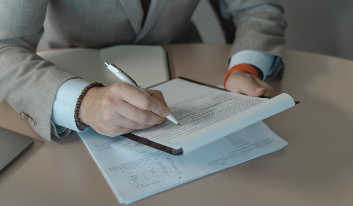firma de dos contratos en la misma empresa