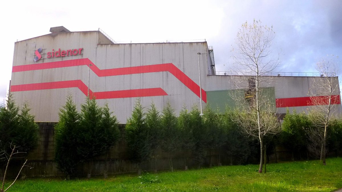 Fachada de la planta de Sidenor en Basauri, la siderúrgica condenada por la exposición al amianto